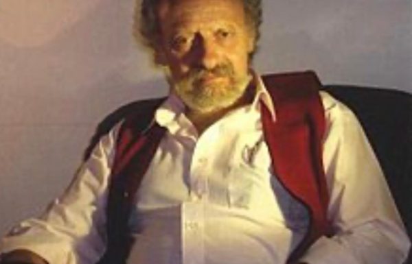 סיגל אביטן בשיחה עם המרצה שלה, אבי הפסיכולוגיה היהודית – פרופסור מרדכי רוטנברג.