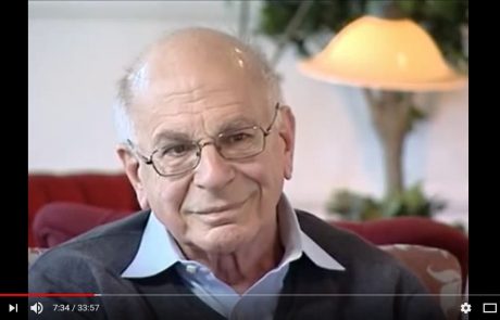 פרופסור דניאל כהנמן מסביר מהי הדרך לאושר